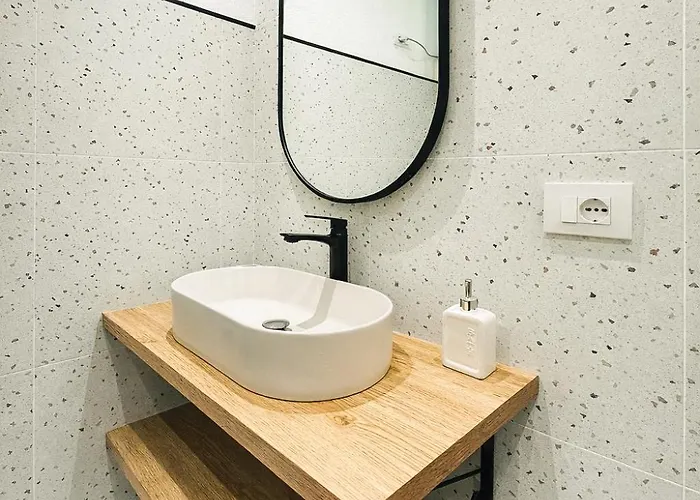 Manta Albania Golem (Tirana)